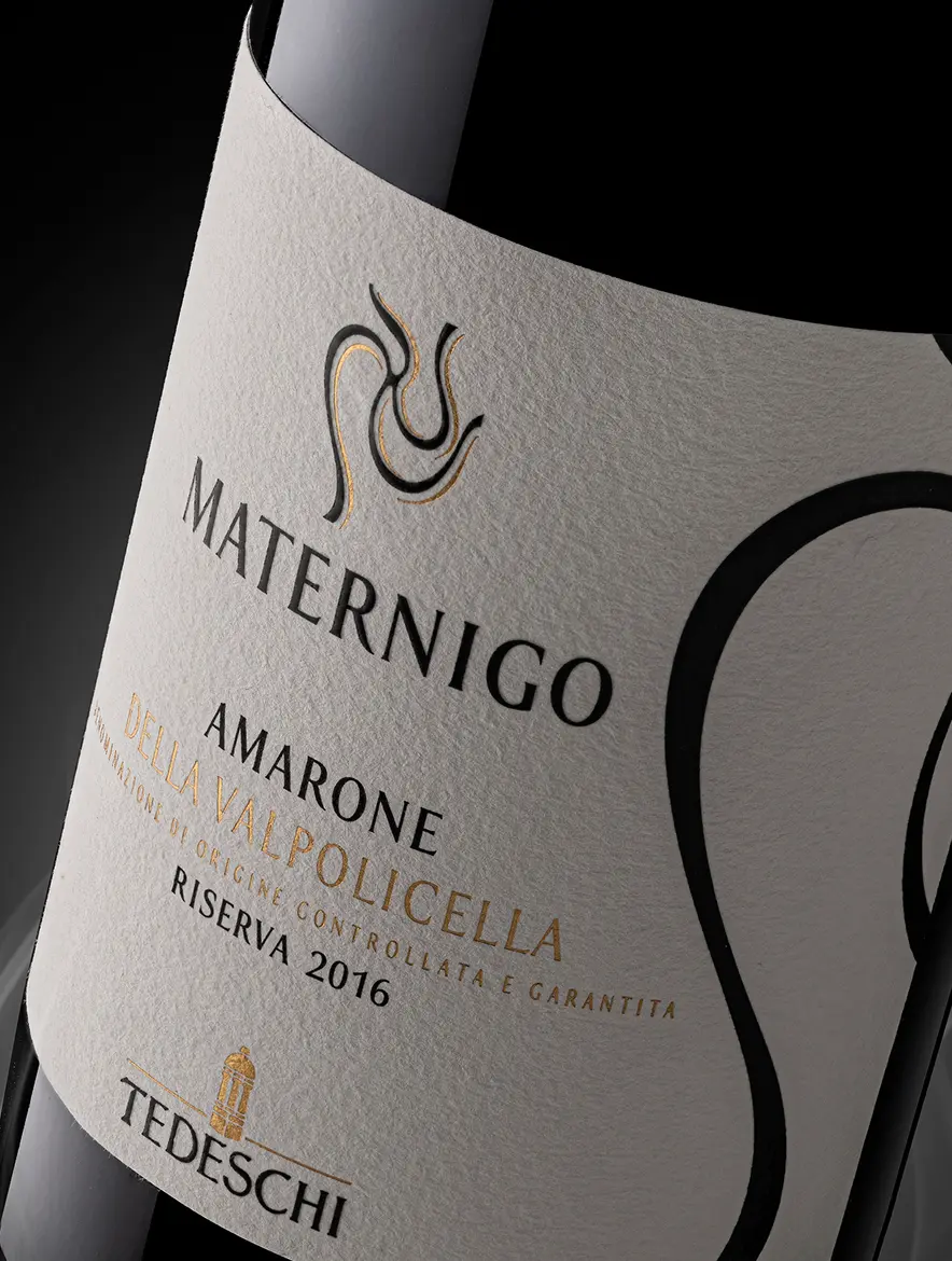 dettaglio della etichetta amarone della valpolicella